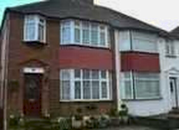 2 Bedroom Apartment To Rent In Montrose Avenue, Edgware, HA8