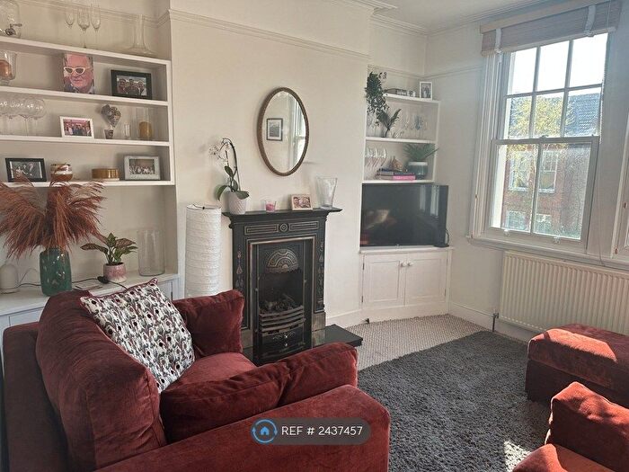 2 Bedroom Maisonette To Rent In Isis Street, London, SW18