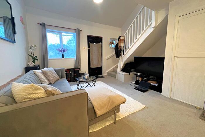 1 Bedroom End Of Terrace House To Rent In Goldsworth Park, Woking, GU21