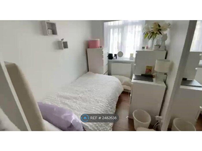 3 Bedroom Terraced House To Rent In Upwood Road, London, SW16