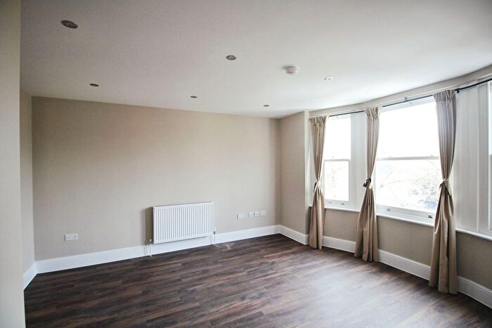 1 Bedroom Flat To Rent In Silver Street, Enfield, EN1