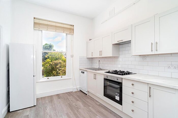 2 Bedroom Flat To Rent In Knights Hill, West Norwood, London, SE27
