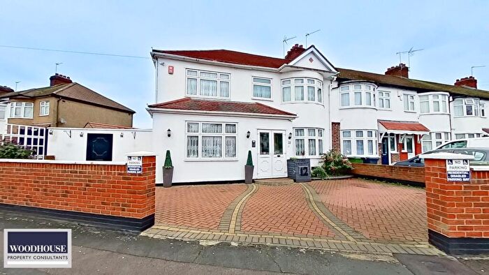 End Of Terrace House For Sale In Lodge Crescent, Waltham Cross, EN8