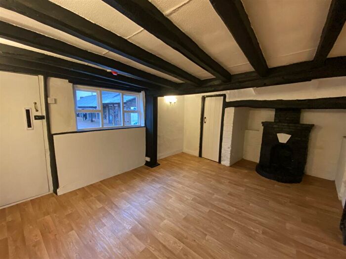 2 Bedroom Cottage To Rent In George Street, Hailsham, BN27