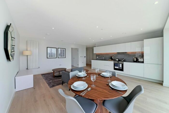 2 Bedroom Flat To Rent In Bonnet Street, London, E16