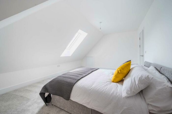 2 Bedroom Flat To Rent In Hyde Road, Croydon, South Croydon, CR2