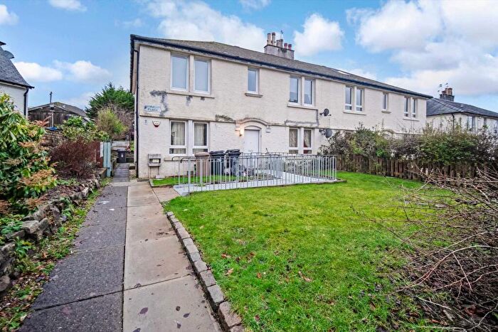 3 Bedroom Apartment To Rent In Miliken Place, Kilbarchan, PA10