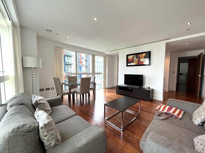 3 Bedroom Flat To Rent In Jackson Tower, Lincoln Plaza, Canary Wharf, E14