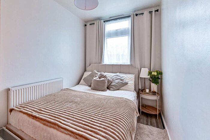 3 Bedroom Flat For Sale In Ossulston Street, King's Cross, London, NW1