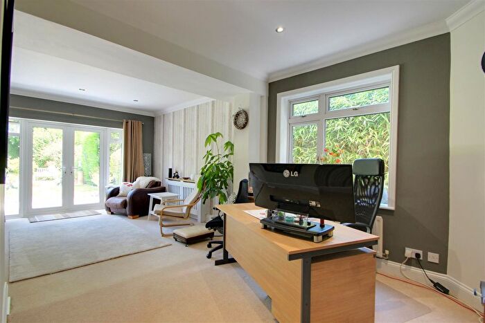5 Bedroom Detached House For Sale In Botley Road, Ley Hill, Chesham, HP5