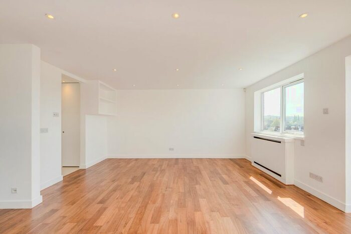 2 Bedroom Flat To Rent In Temple Fortune Lane, London, NW11