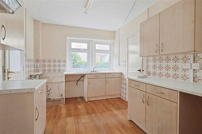 3 Bedroom Semi Detached House For Sale In Larkhill Road, Yeovil, BA21