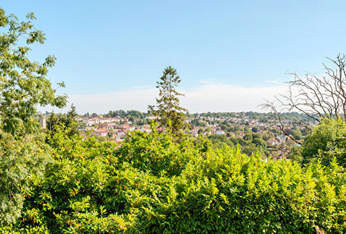 3 Bedroom Apartment For Sale In Westover Gardens, Bristol, Somerset, BS9