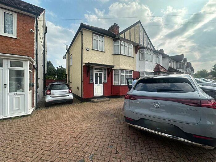 3 Bedroom Semi-Detached House To Rent In Deanscroft Avenue, London, NW9