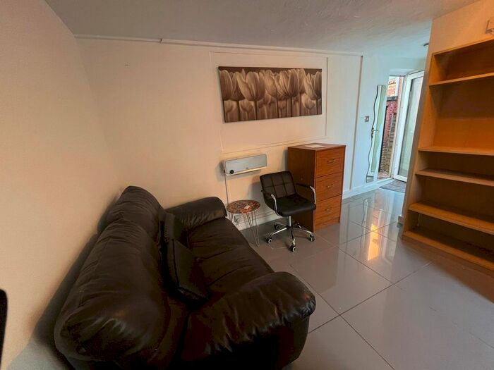 1 Bedroom Flat To Rent In Wanstead Park Road, Cranbrook, Ilford, IG1