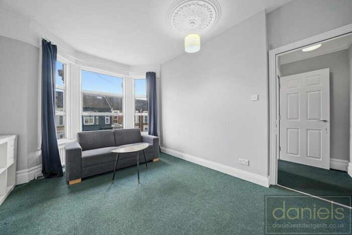 2 Bedroom Flat To Rent In Dagmar Gardens, Kensal Rise, London, NW10