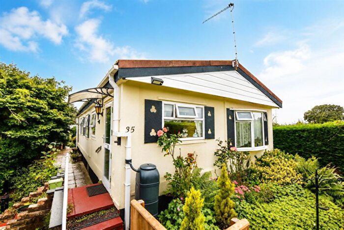 2 Bedroom Mobile/park Home For Sale In Berkeley Vale Park, Berkeley, GL13