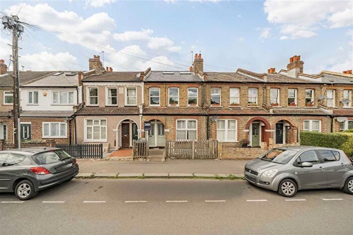 3 Bedroom Flat For Sale In Malyons Road, Ladywell, SE13