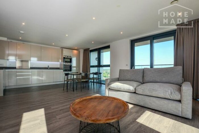 3 Bedroom Flat To Rent In The Well House, Sutton, SM1