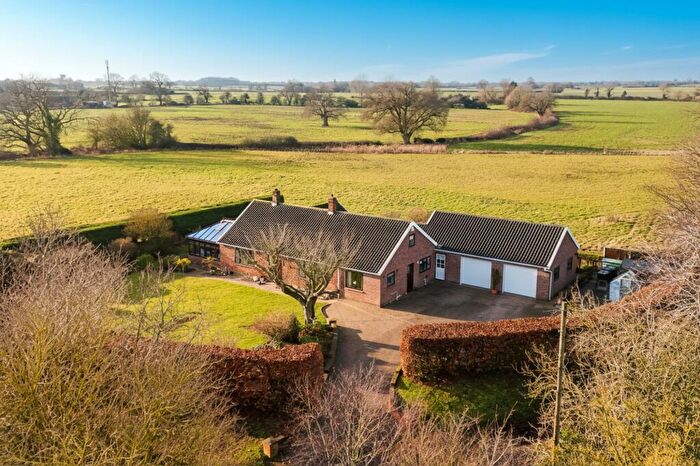 5 Bedroom Chalet For Sale In Stubbs Green, Loddon, Norwich, NR14