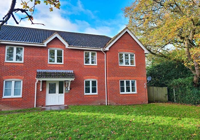 1 Bedroom Flat For Sale In Hawkers Close, Totton, SO40