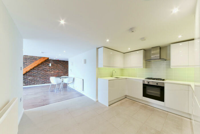 3 Bedroom Apartment To Rent In Eagle House, Islington London, N1