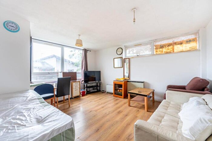2 Bedroom Flat For Sale In Linthorpe Avenue, Wembley, HA0