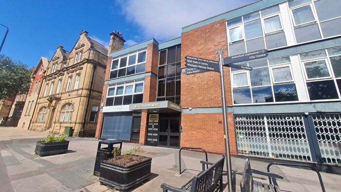 2 Bedroom Flat To Rent In Wood Street, Wakefield, Uk, WF1
