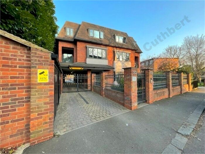 2 Bedroom Flat To Rent In Ashley Lane, Hendon, London, NW4