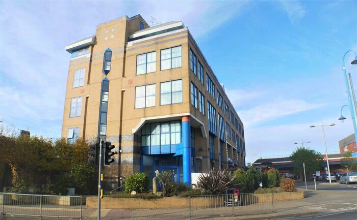 1 Bedroom Flat To Rent In Darkes Lane, Potters Bar, EN6