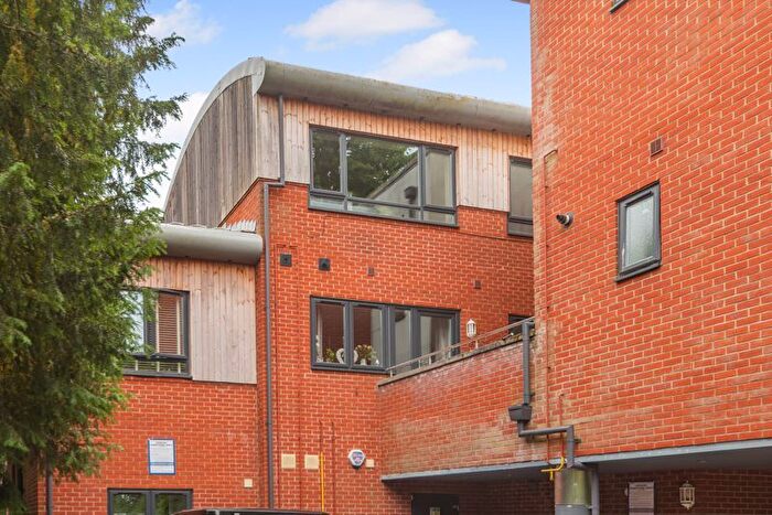 2 Bedroom Flat To Rent In Epsom Road, Merrow, GU1