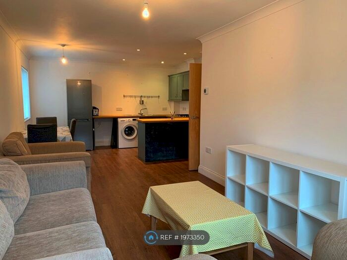 2 Bedroom Flat To Rent In Redwing Court, Purley, CR8