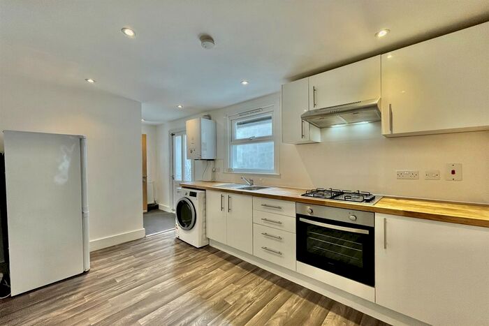 1 Bedroom Flat To Rent In Hannell Road, London, SW6