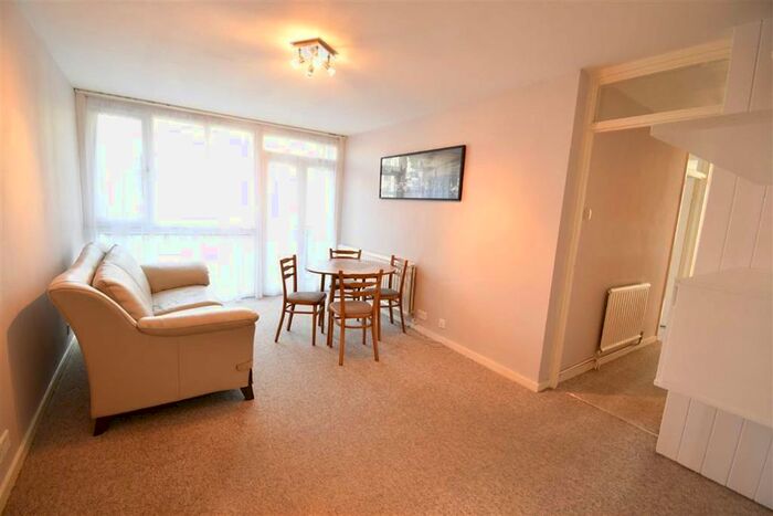 2 Bedroom Flat To Rent In Ashbourne Close, London N12
