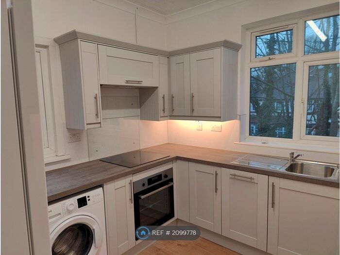 2 Bedroom Flat To Rent In West End Avenue, Pinner, HA5