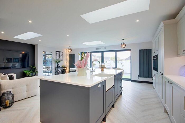4 Bedroom Detached Bungalow For Sale In Northfield, Swanland, HU14