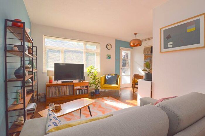 1 Bedroom Maisonette To Rent In Westfield Park, Hatch End, HA5