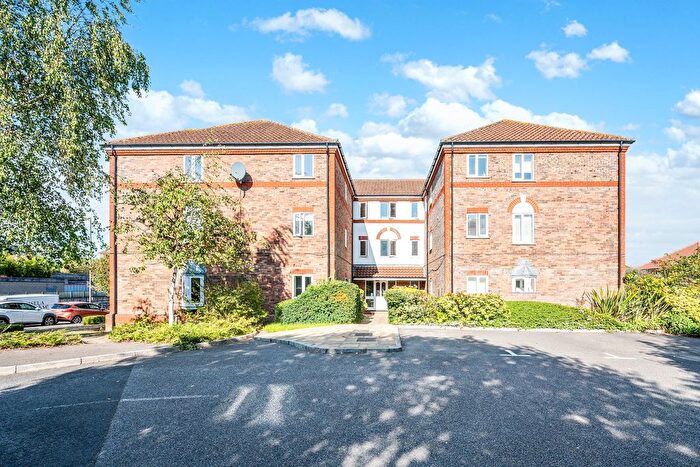 2 Bedroom Flat For Sale In Rembrandt Court, Ewell, KT19