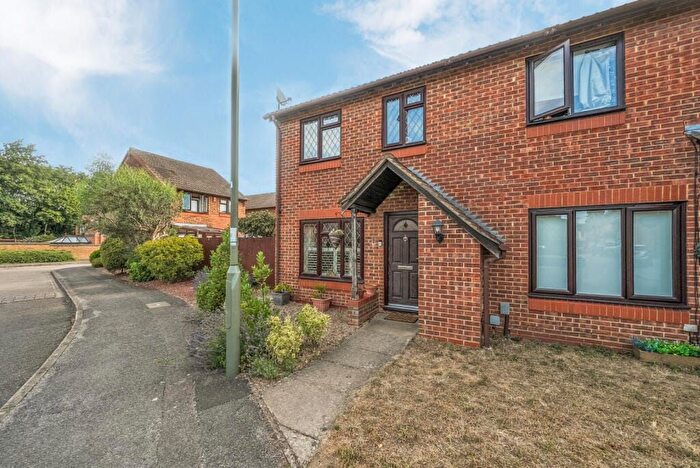 3 Bedroom Semi-Detached House For Sale In Tythebarn Close, Guildford, GU4