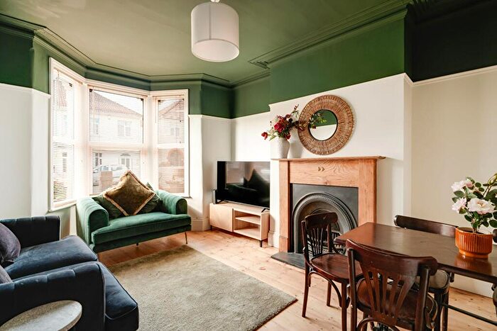 6 Bedroom Terraced House To Rent In Cottrell Road, Bristol, BS5