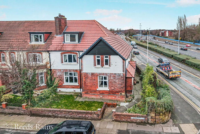 5 Bedroom End Of Terrace House For Sale In Acresfield Road, Salford, Greater Manchester, M6