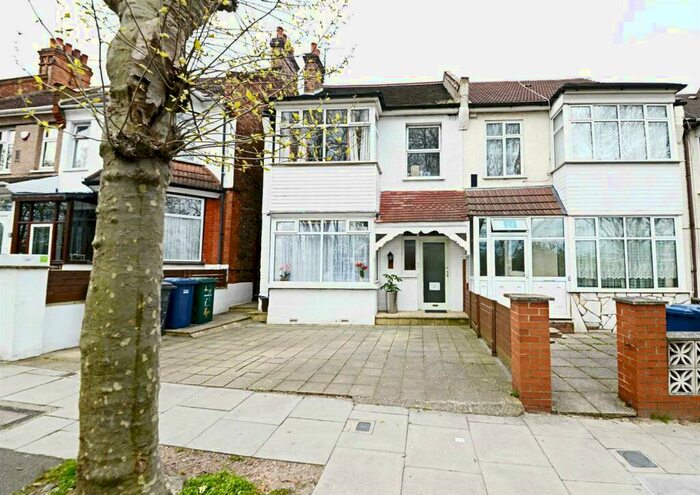 1 Bedroom Flat To Rent In Dallas Road, Hendon, NW4