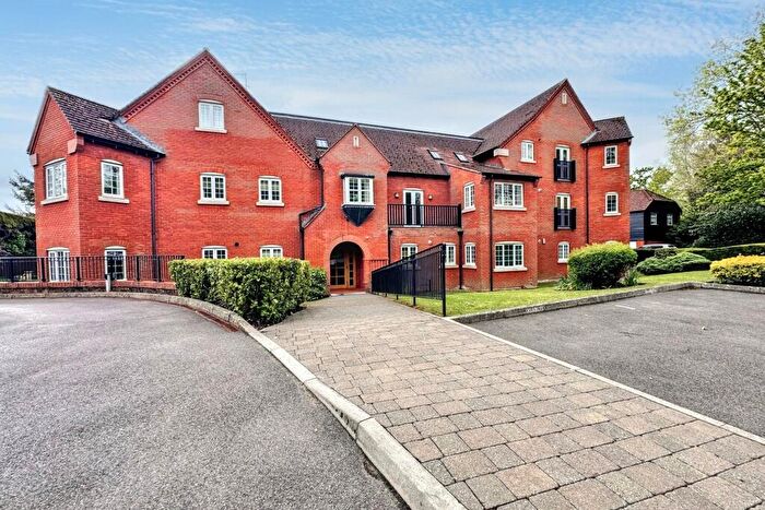 2 Bedroom Flat For Sale In Ferndown, BH22