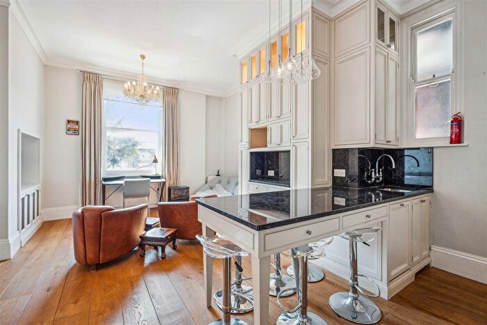 2 Bedroom Flat To Rent In Fitzgeorge Avenue, London, W14