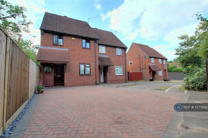 3 Bedroom Semi-Detached House To Rent In Carland Close, Reading, RG6