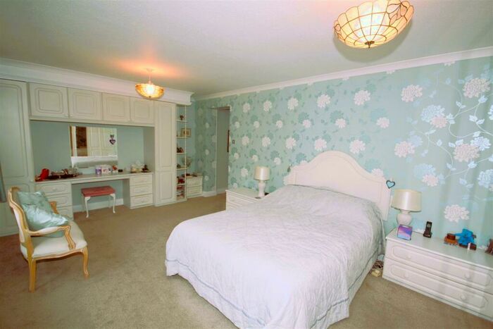 3 Bedroom Detached House For Sale In Woodland Way, Petts Wood East, Kent, BR5