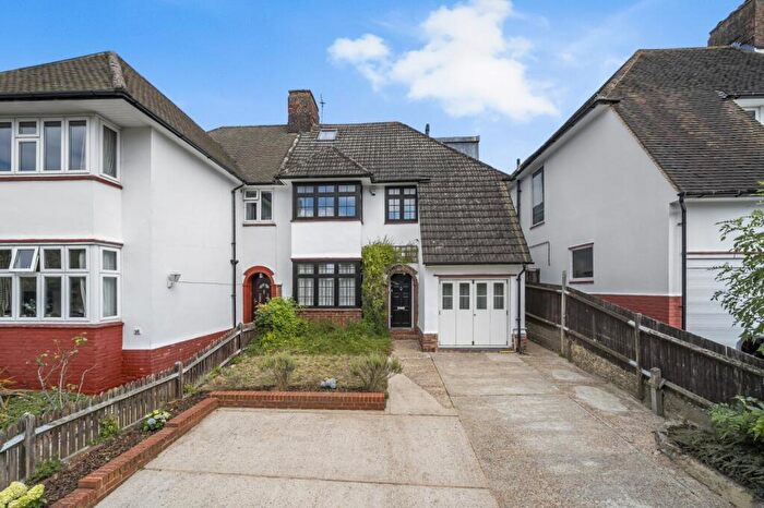 4 Bedroom Semi-Detached House To Rent In Strongbow Road London, SE9