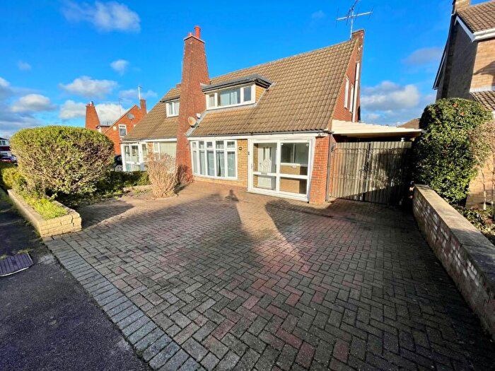 3 Bedroom Semi Detached House For Sale In Westmorland Avenue, Luton, Bedfordshire, LU3