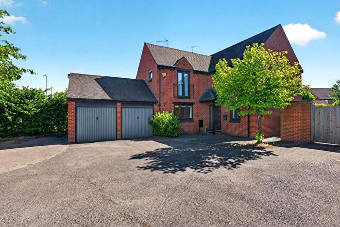 4 Bedroom Detached House For Sale In Cicero Approach, Heathcote, Warwick, CV34
