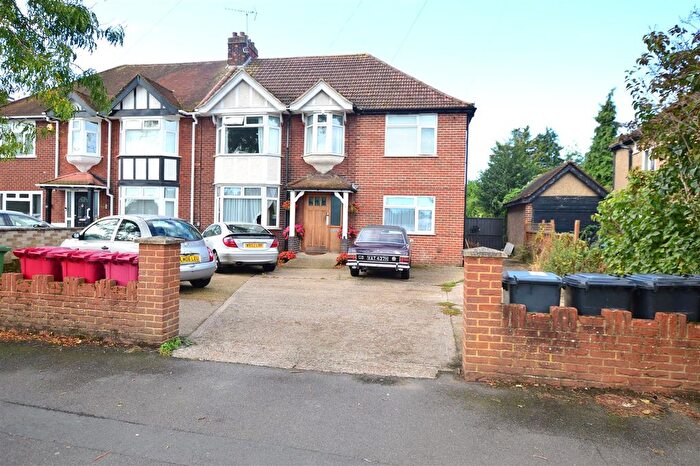 2 Bedroom Flat To Rent In Elmshott Lane, Cippenham, Berkshire, SL1